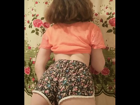 ❤️ Keçika ciwan a seksî li ber kamerayê kurtanên xwe ji xwe dike ❤️❌ Pornoya rûsî li ku.porn-93.ru ❌️❤